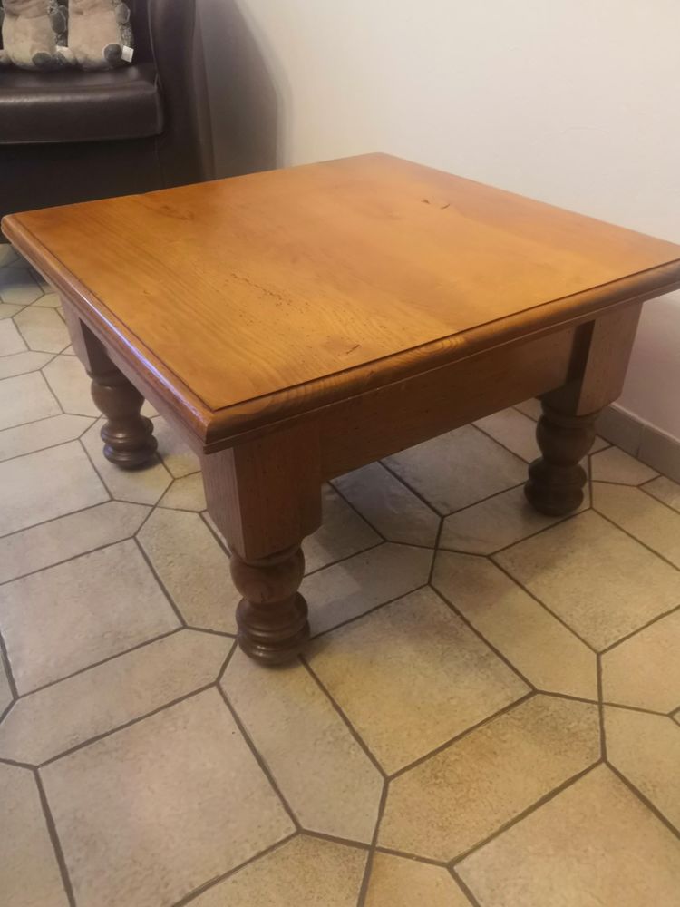 
table de salon carr�e en chene
0 Proville (59)