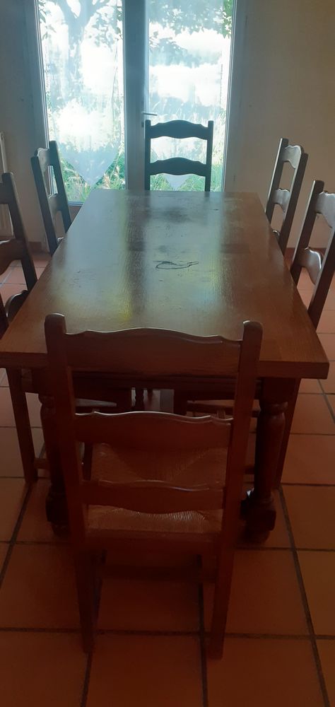 Table de salon et les chaises. , D�M�NAGEMENT. 150 Grenade (31)