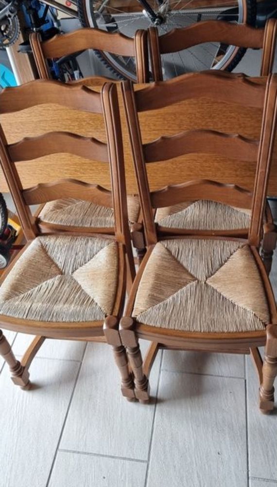 Table Salon + 4 chaises 70 Tallard (05)