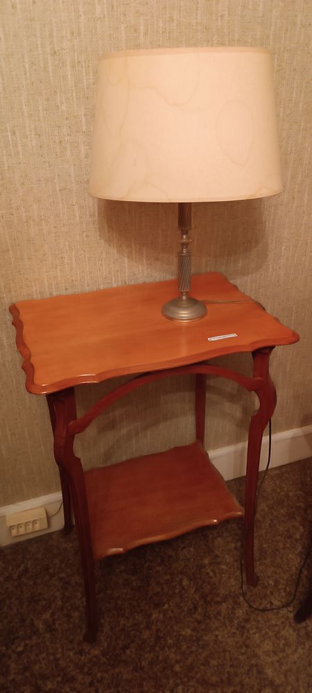 Table de salon et lampe 50 Montussan (33)