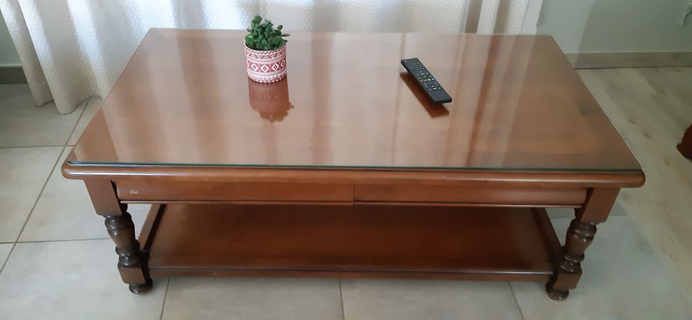 table.de.salon..,,,12O..long..65larg..47..h. 70 Nueil-les-Aubiers (79)