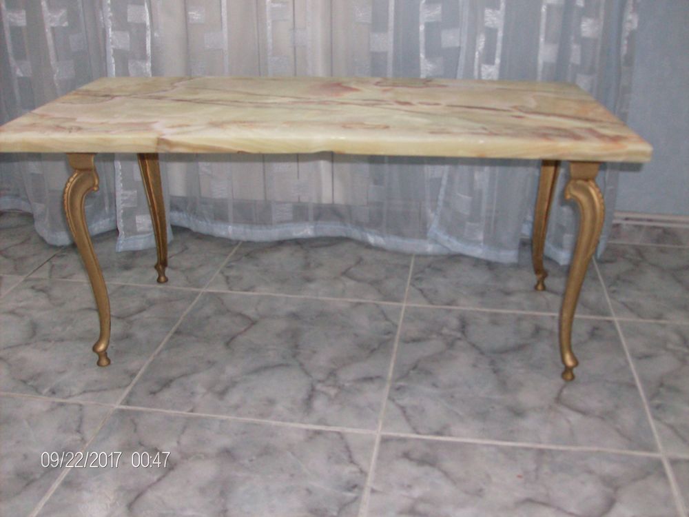 TABLE DE SALON EN MARBRE 25 Nans-les-Pins (83)