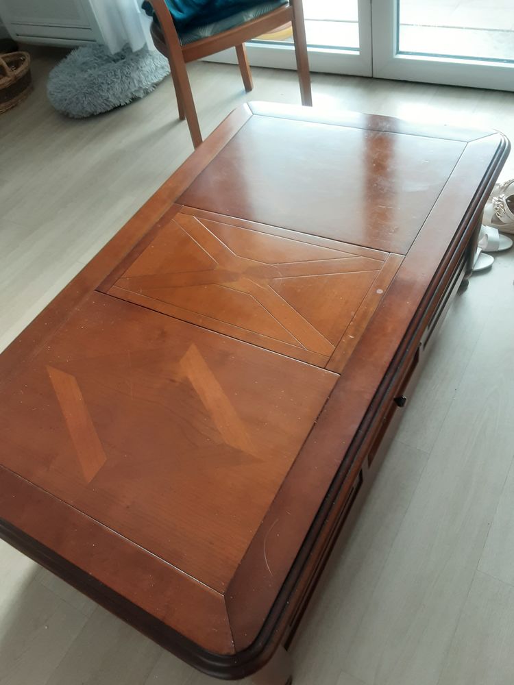 Table de salon en merisier massif.
50 Gleiz� (69)