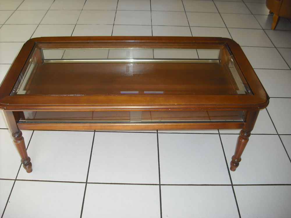 Table de salon. Table basse. Vitrine. 150 Landivisiau (29)