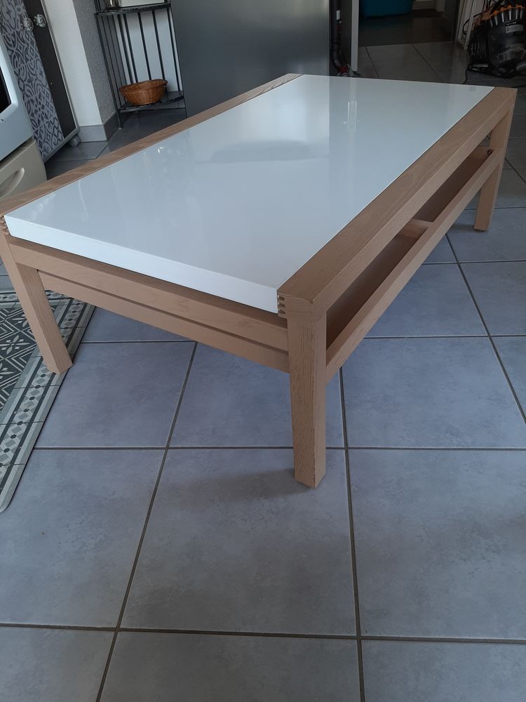 Table de salon tr�s bon �tat en bois laqu� blanc 50 Audincourt (25)