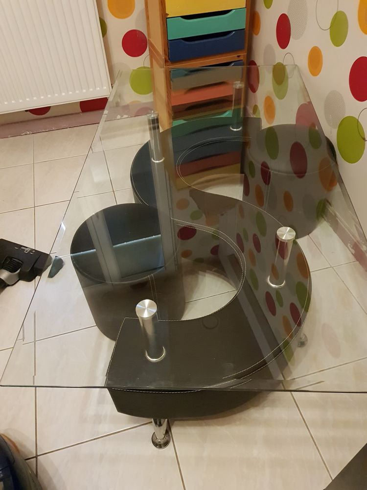 Table salon en verre avec 2 poufs 50 Bonni�res-sur-Seine (78)
