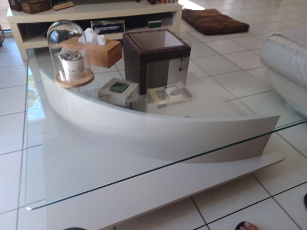 Table de salon 150 Le Poir�-sur-Vie (85)