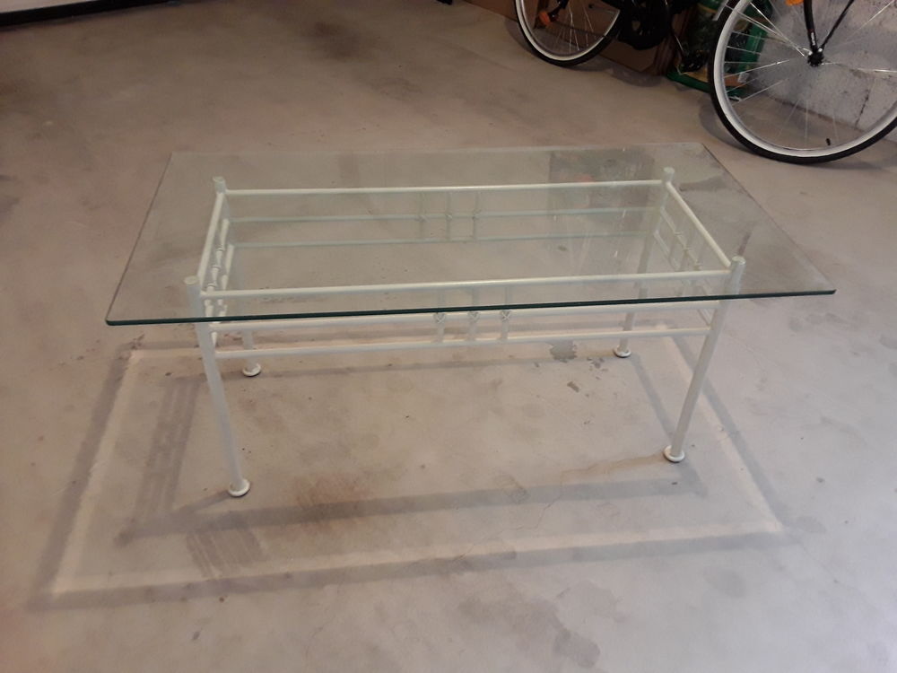 Table de salon 
25 Saint-Laurent-de-la-Salanque (66)