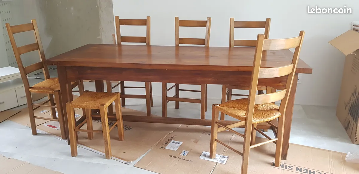 Table de salon 550 Vienne (38)