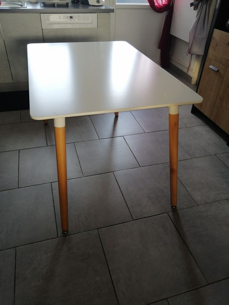 Table scandinave fixe 50 Aire-sur-la-Lys (62)