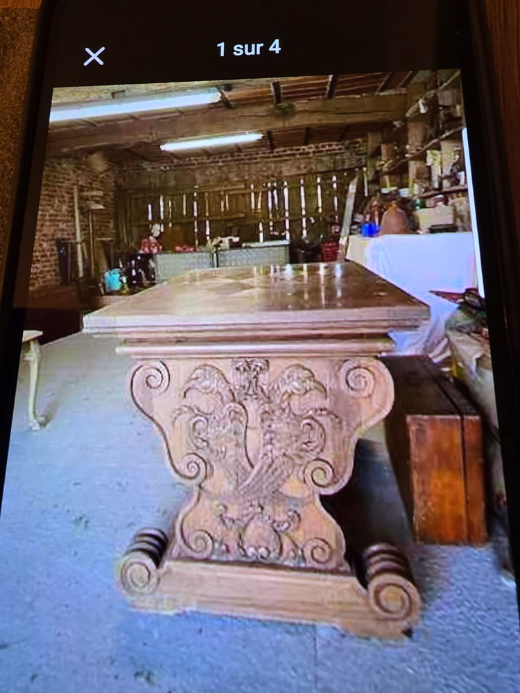 TABLE SCULPT�E EN CH�NE 350 Beugnies (59)