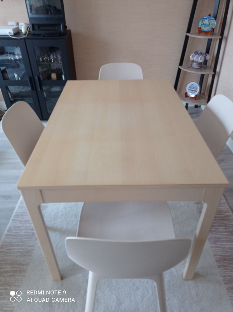 Table de s�jour plus 4 chaises 380 Douai (59)