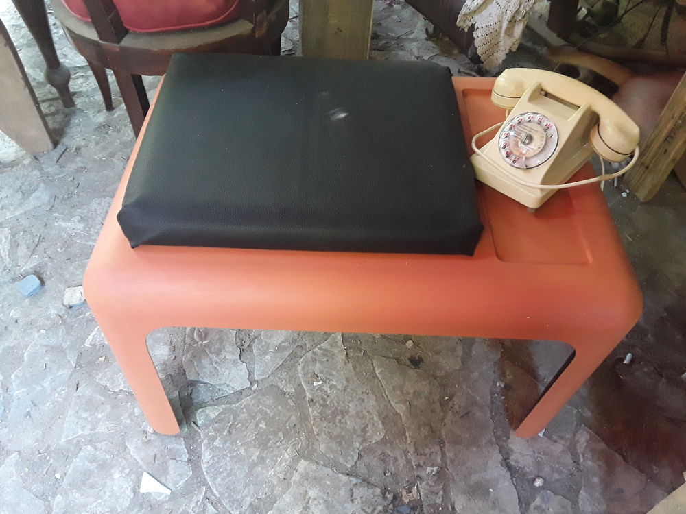 , table siege fer orange vintage vendu sans t�lephone 90 Nice (06)