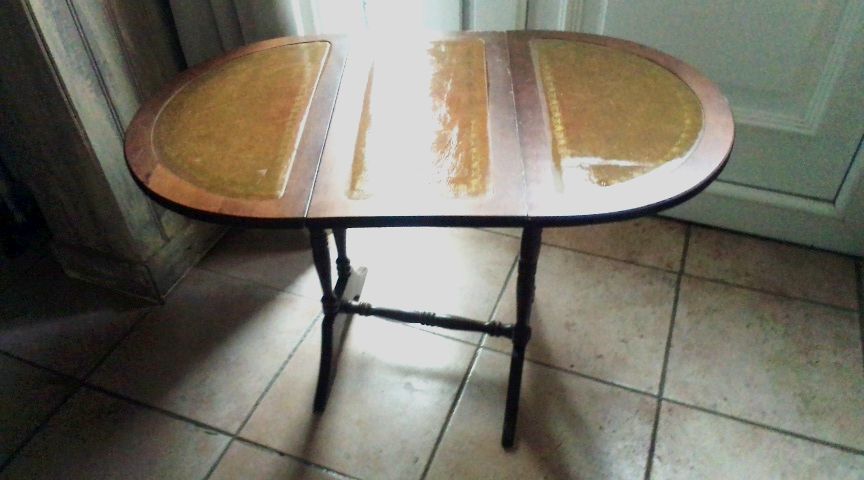 Table style anglais gain de place. CUIR ET BOIS 15 La Souterraine (23)