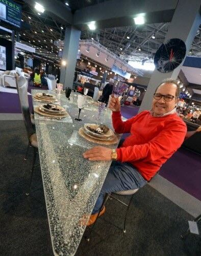 TABLE TABARLY LE VOILIER + 12 CHAISES
2500 Le Luc (83)