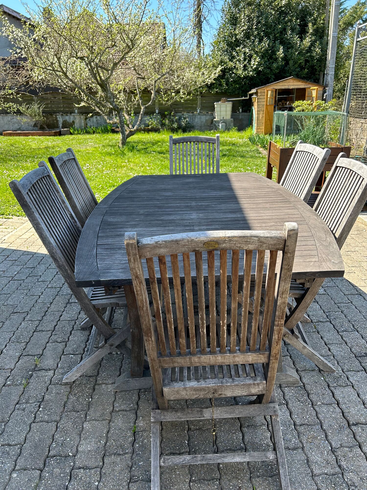 Table en teck avec 6 chaises jardin 220 Pas De L Echelle (74)