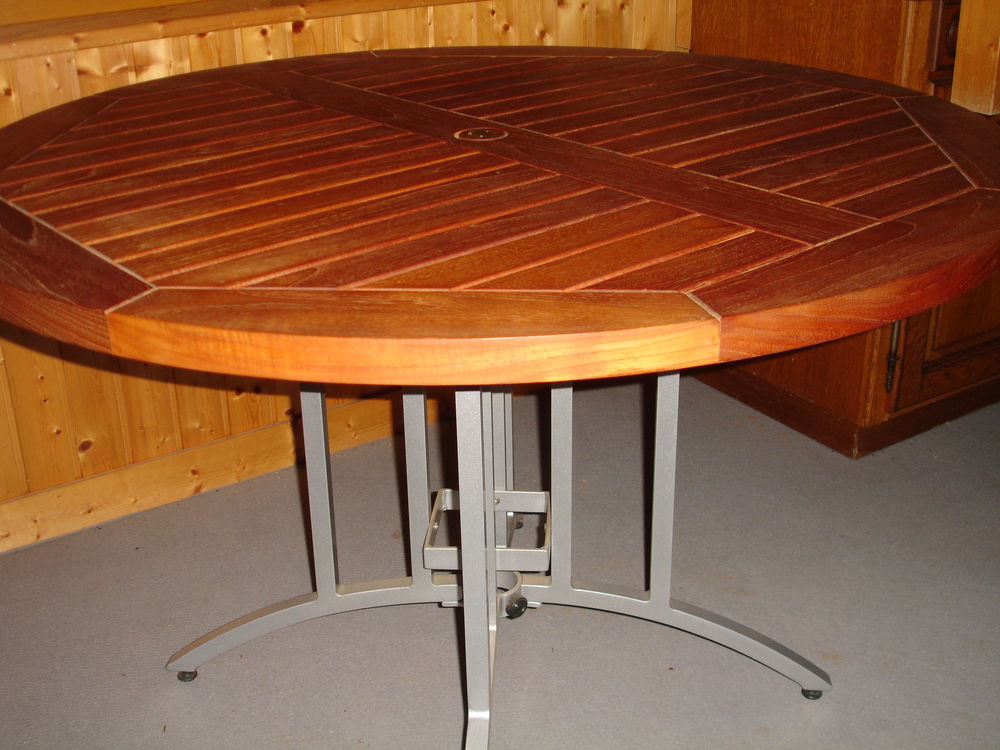  TABLE EN TECK 
350 Mignovillard (39)