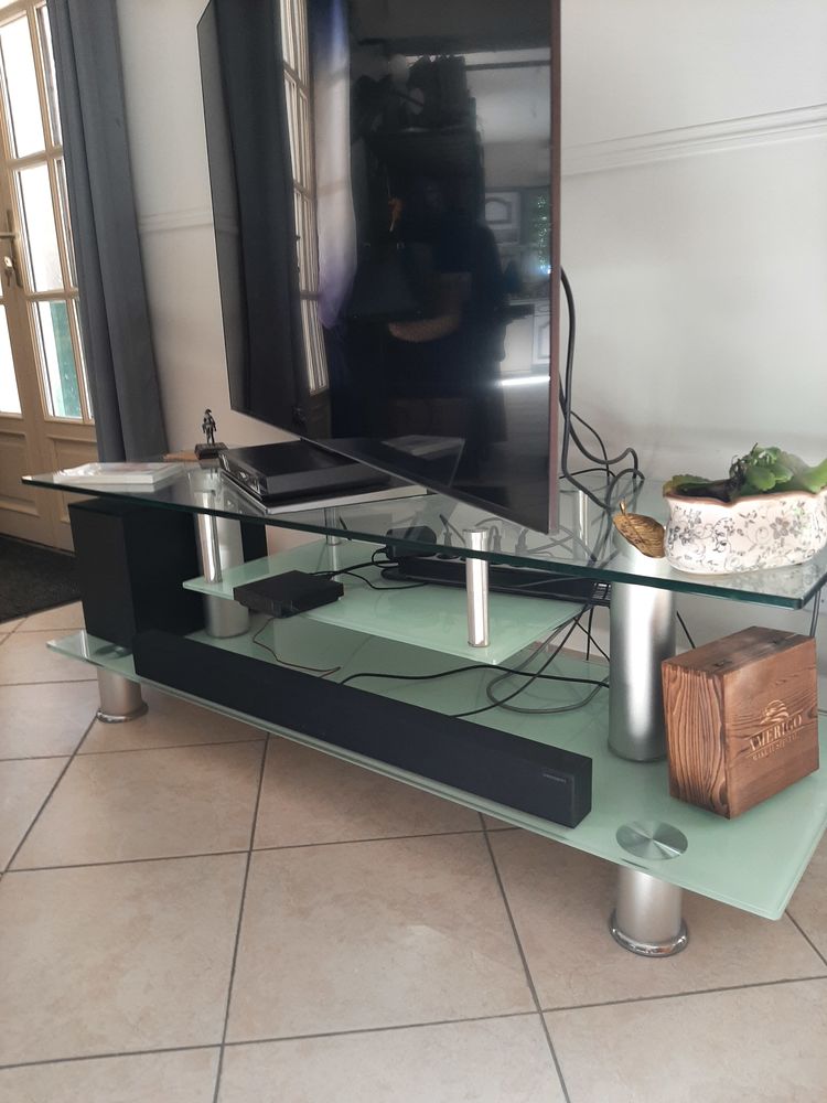 table de t�l� en verre pieds chrom�s 50 Magn� (79)