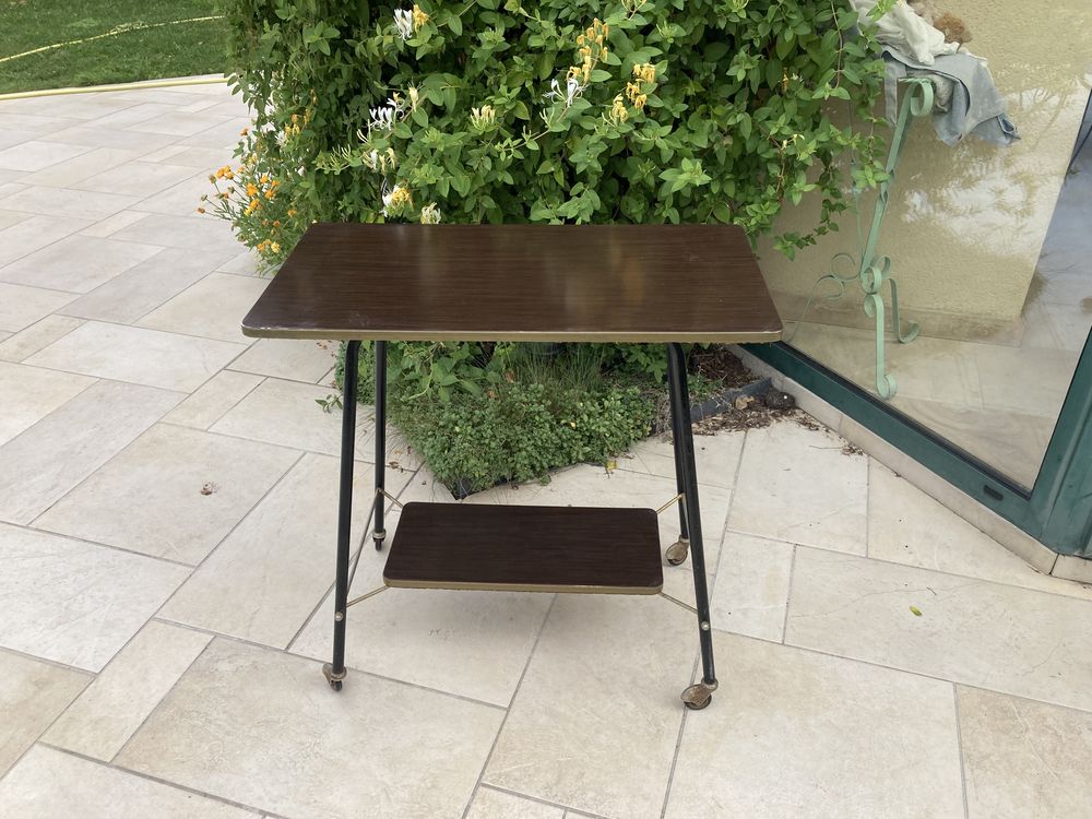 Table t�l� vintage � roulettes 15 Reims (51)