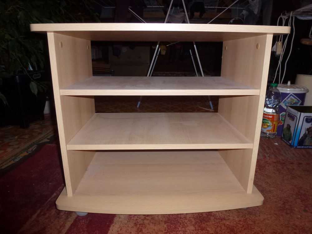 Table t�l�vision, �tag�re en tr�s bon �tat. 15 Triel-sur-Seine (78)