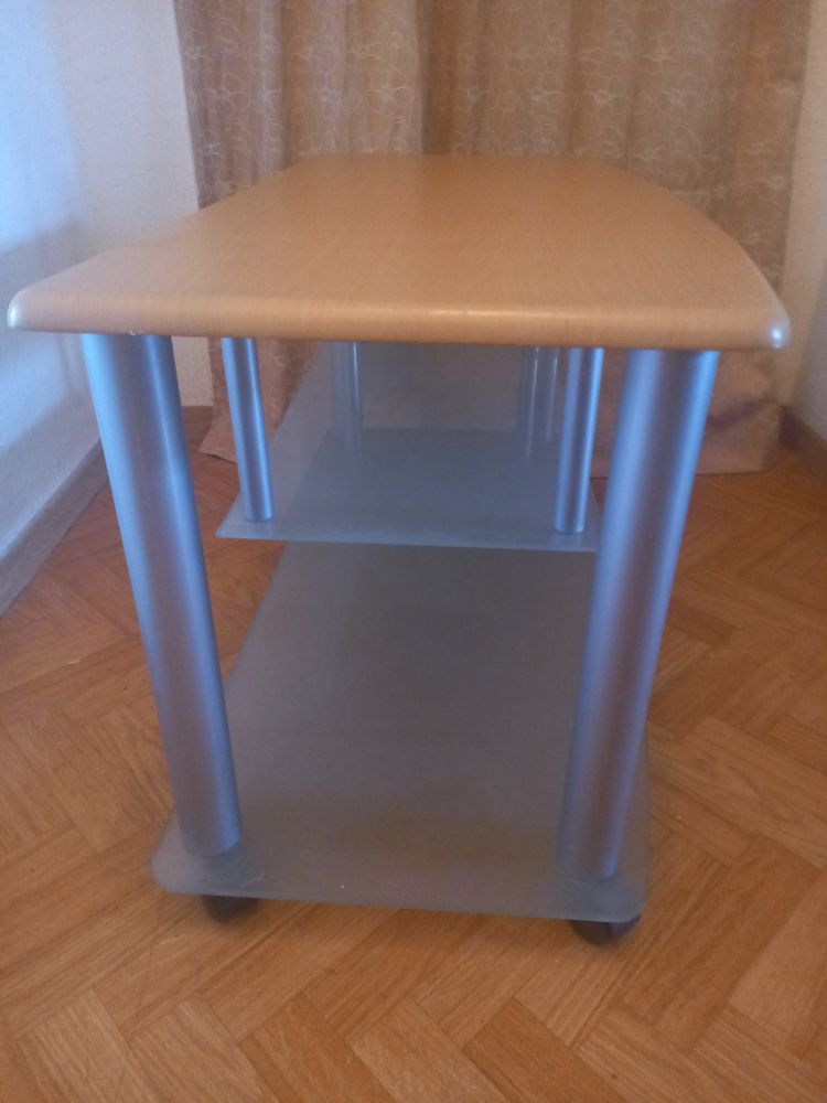 Table t�l�vision 25 Toulon (83)