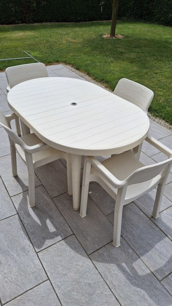 table de terrasse jardin
100 Mazi�res-en-G�tine (79)
