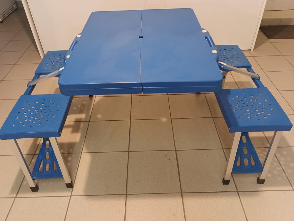 Table valise Pliante Pique-Nique.
40 Laill� (35)