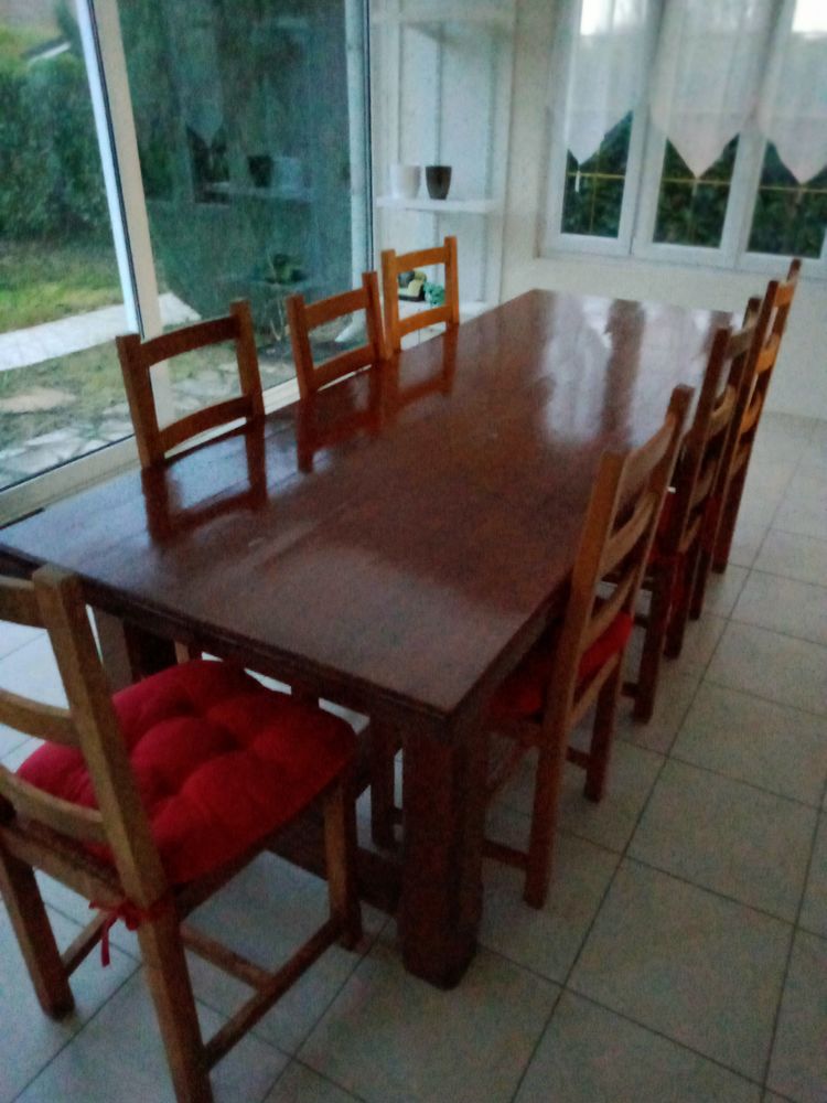 Table vernis avec 7 chaises 400 Mantes-la-Jolie (78)