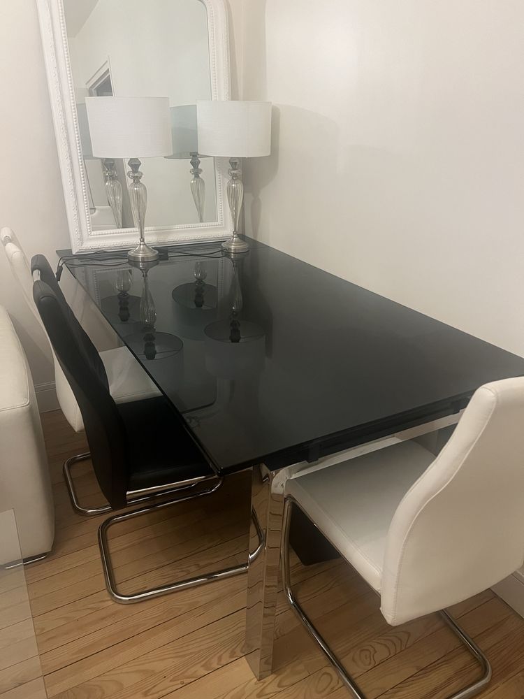 Table en verre avec 4 chaises 300 Asni�res-sur-Seine (92)