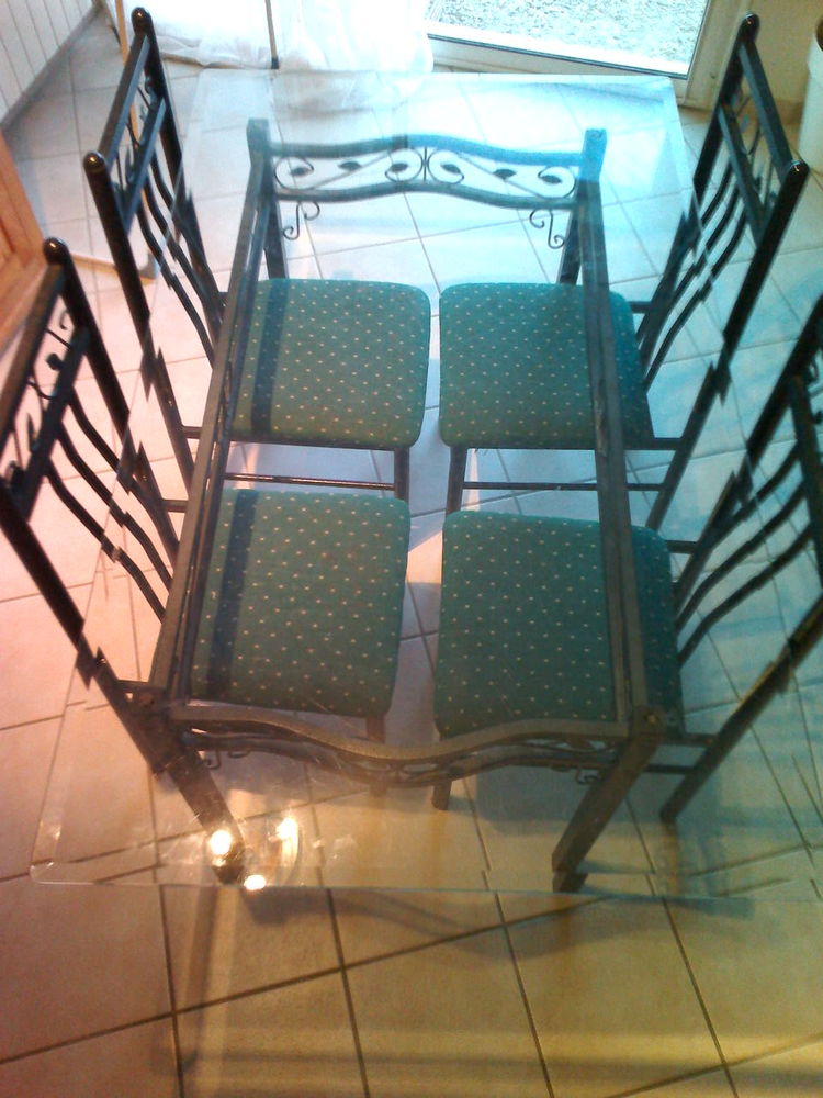 table en verre + les 4 chaises 80 Pradelles-en-Val (11)