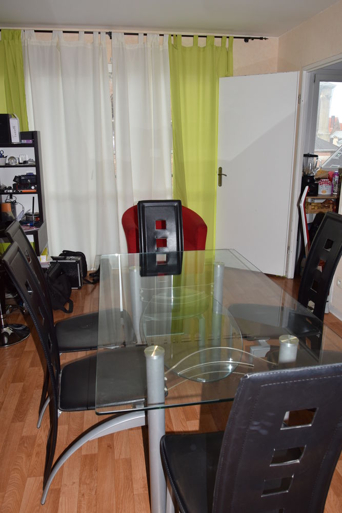 table en verre et chaises 250 Tourcoing (59)