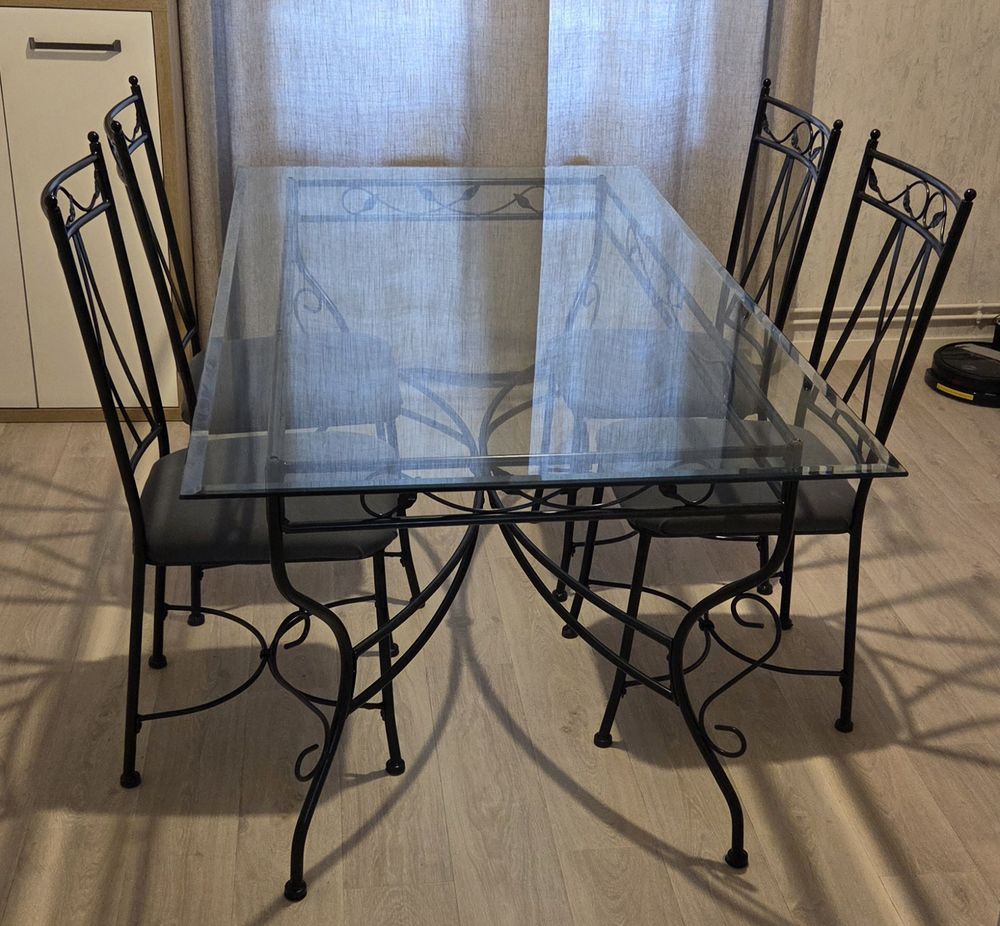 table en verre et 6 chaises 130 Remiremont (88)