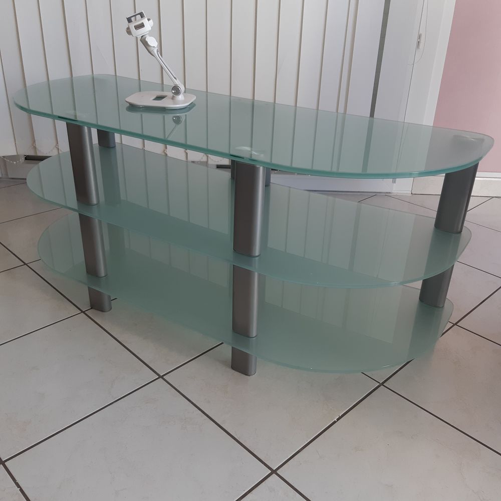 Table TV en verre d�poli 114 cm 60 Perreux (42)