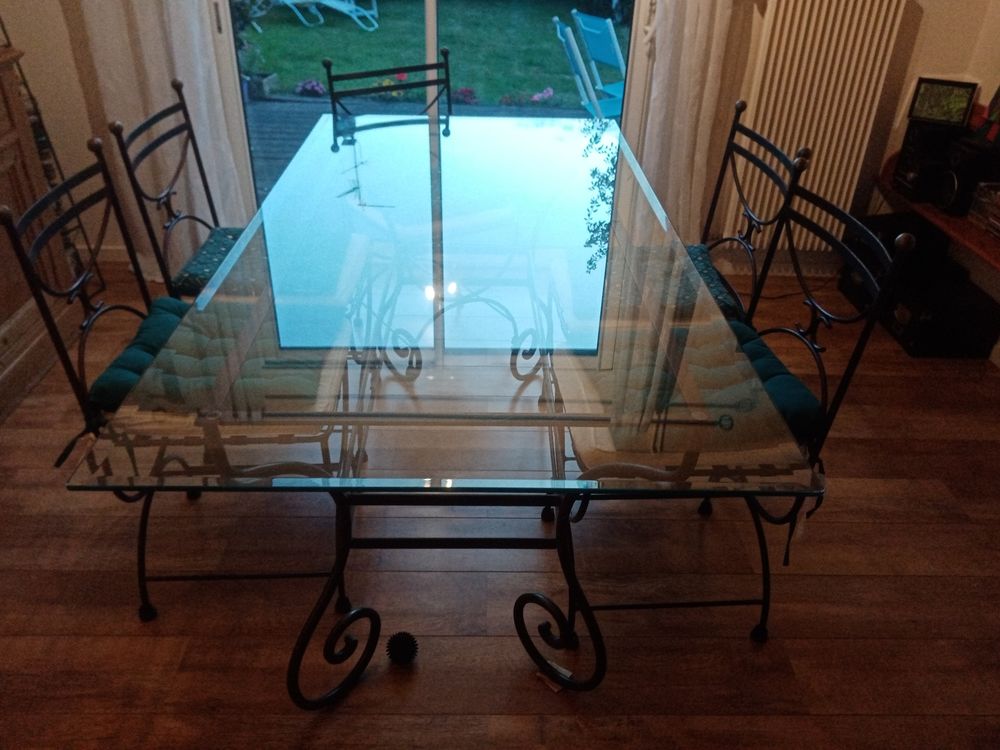 table verre fer forg� et 6 chaises 100 Agneaux (50)