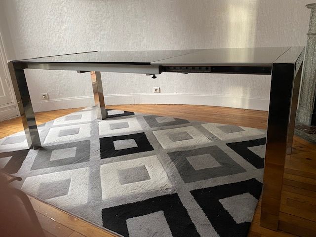 1 Table en verre noire pied chrom�s 
3 Chaises noires 0 Paris 14 (75)