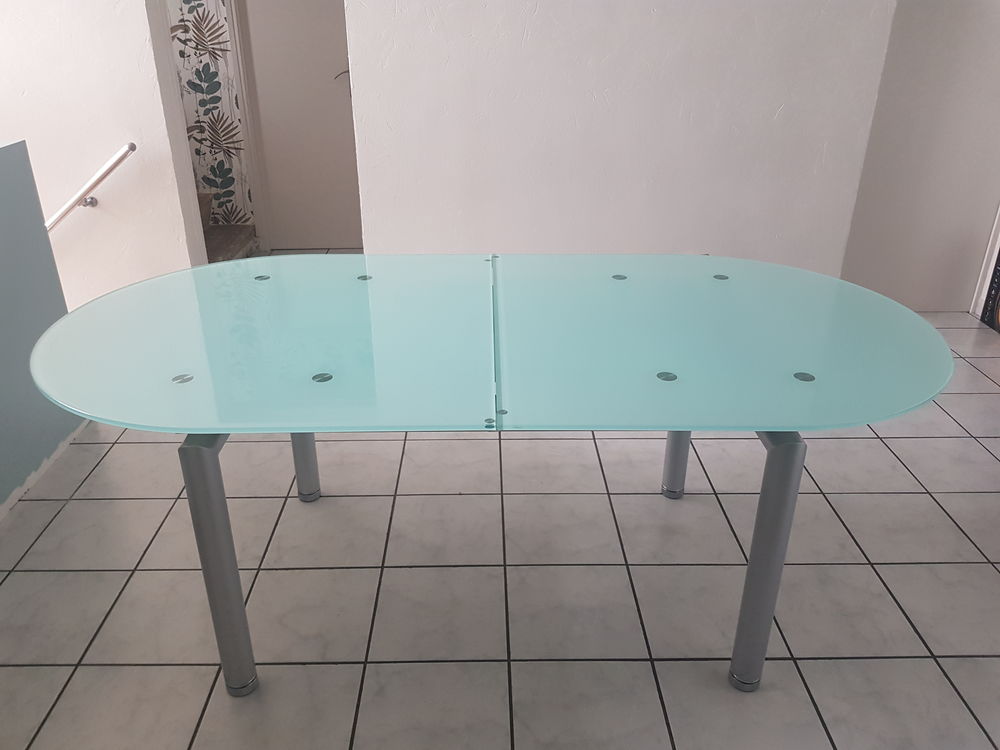 Table en verre,10 personnes, LIVRAISON GRATUITE POSSIBLE 180 Tullins (38)
