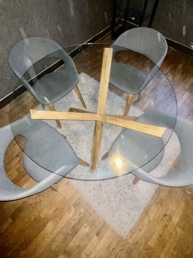 Table en verre et pied en ch�ne de salon repas 4 personnes 100 Dreux (28)