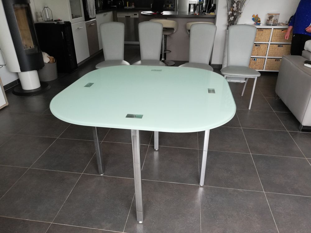 Table en verre pieds inox  et 4 chaises 150 Santa-Lucia-di-Moriani (20)