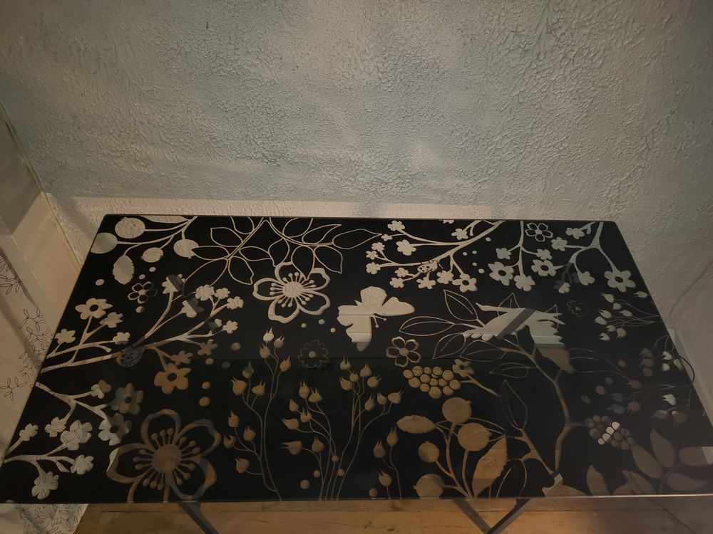 Table en verre sur tr�pieds , bureau 30 Lyon 8 (69)