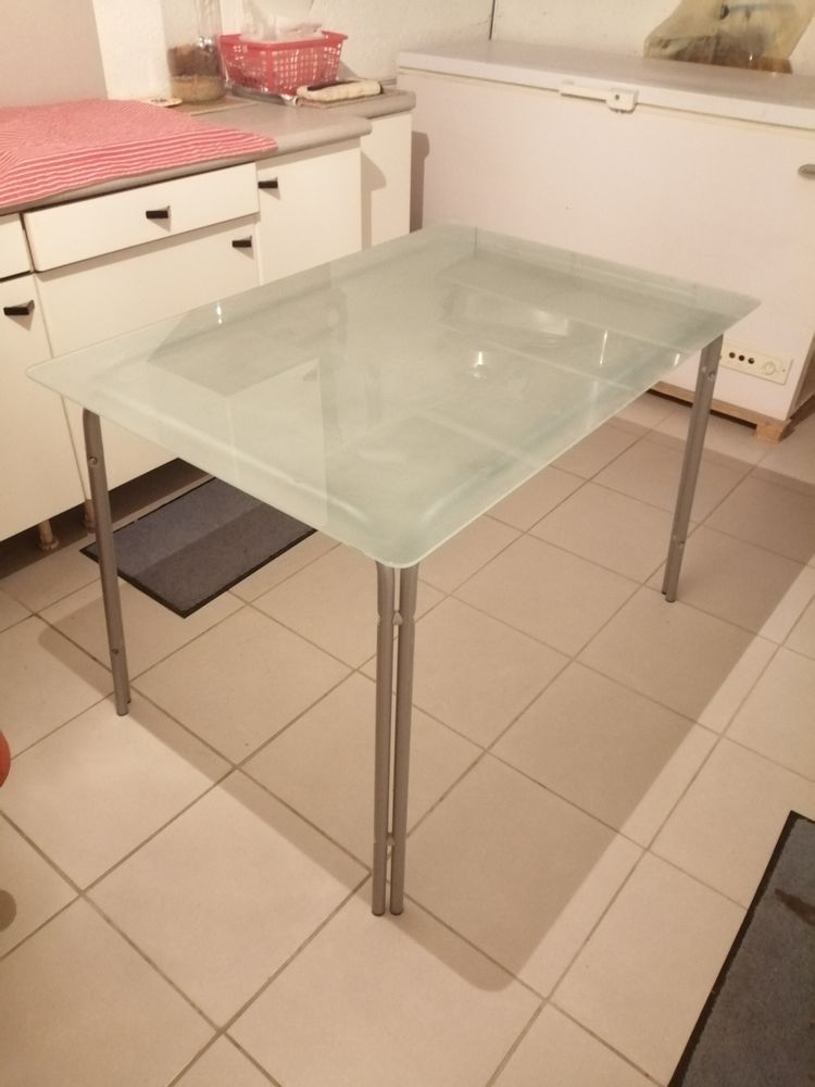Table en verre 40 Thorign�-Fouillard (35)