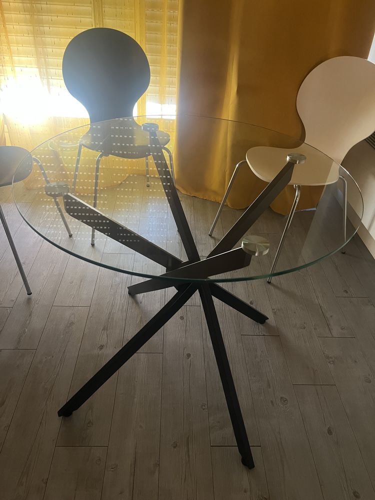 Table en verre
75 Montpellier (34)