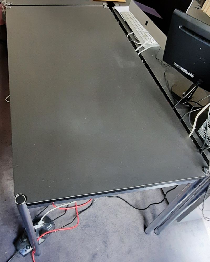 Table USM 600 Paris (75)