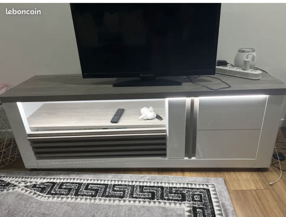 Table tv 100 Seichamps (54)