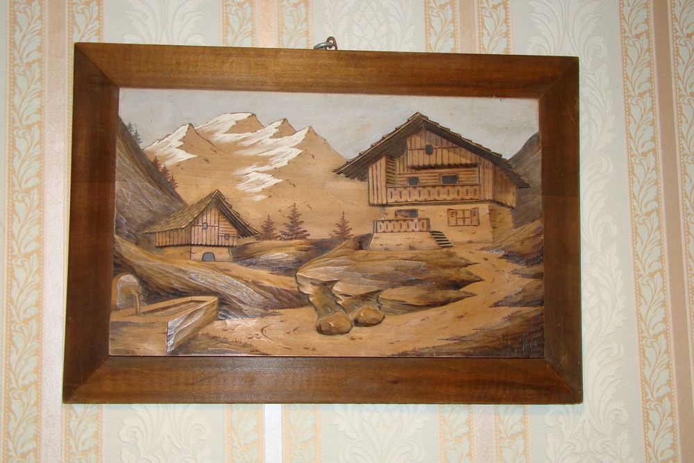 Tableau en bois sculpt� et peint  Paysage de montagne  sign� 50 Gargenville (78)