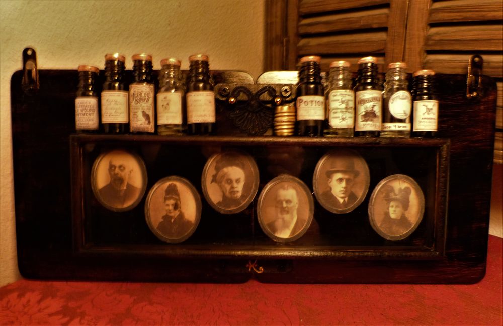 Tableau de Curiosit�s  CREEPY FAMILY APOTHECARY  Steampunk 55 Mont-de-Marsan (40)