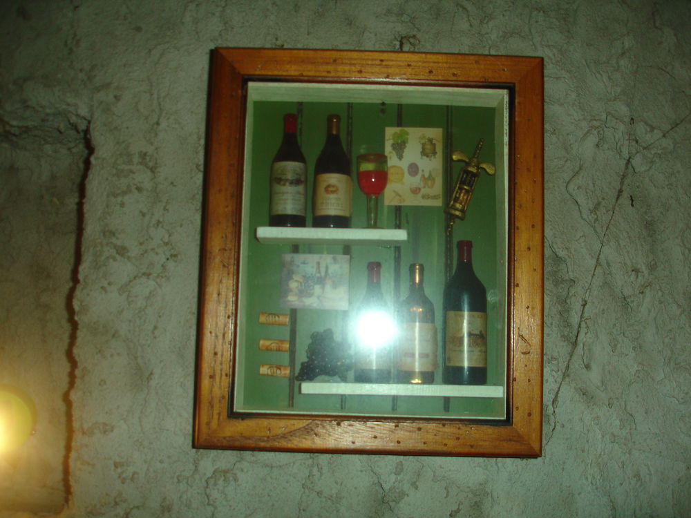 tableau d�co  bouteilles vin pour caveau
h  33 cm larg 28 cm 10 Charnay-l�s-M�con (71)