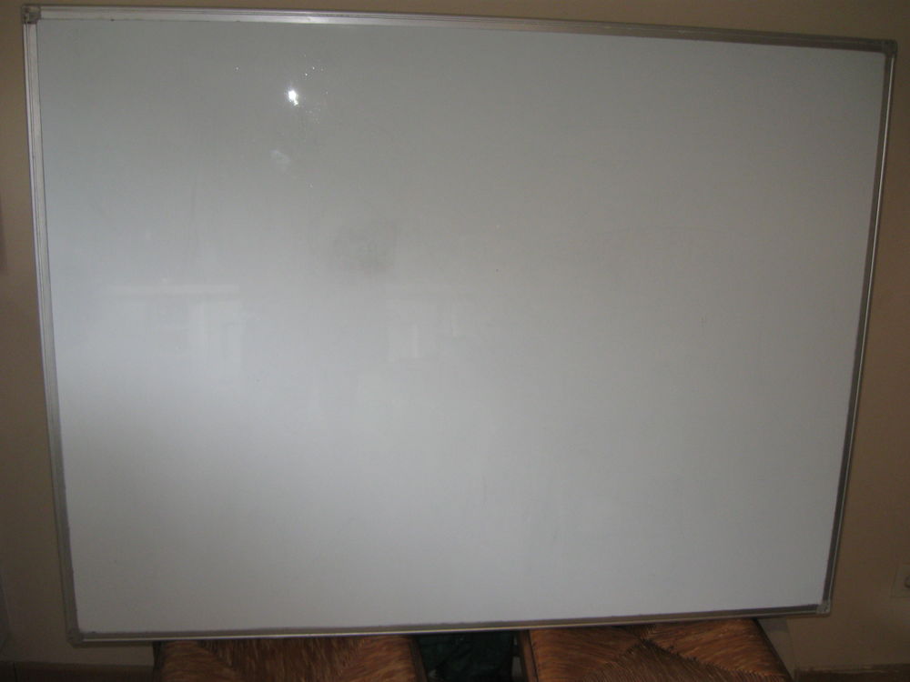 tableau effa�able   �tat quelques traces de feutre
20 Pessac (33)