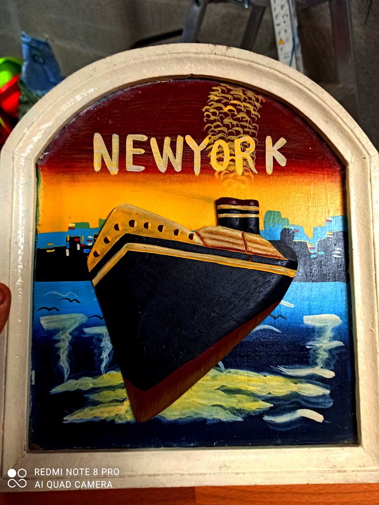 tableau �  relief New York en bois 10 Bourg-Blanc (29)
