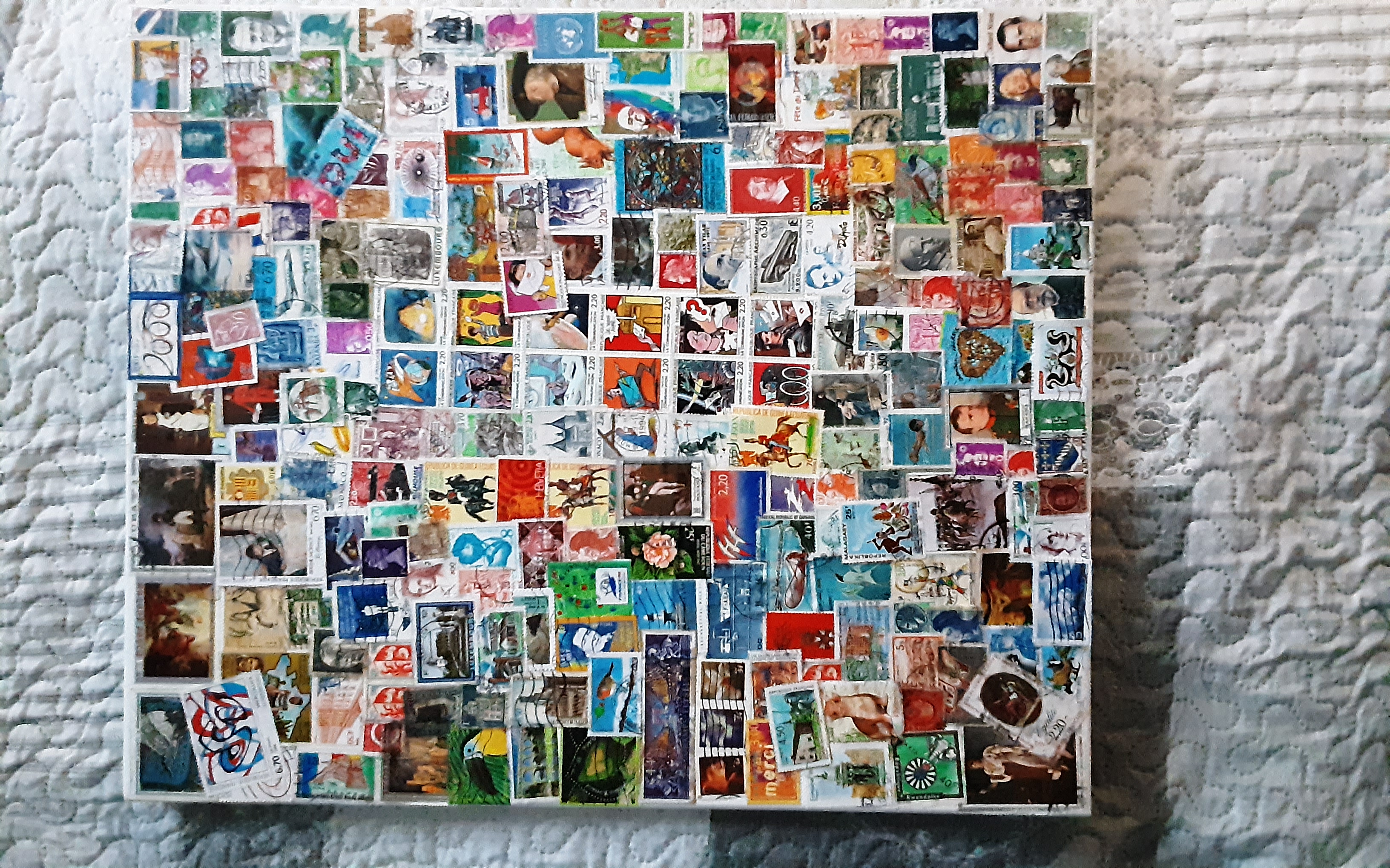 tableau en toile de coton 45x38cm avec vieux timbres vernis 150 Villeneuve-Saint-Georges (94)