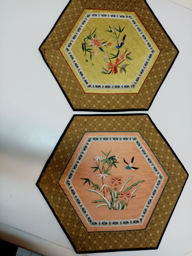 TABLEAUX CHINOIS BRODES SUR SOIE vintage (2) 20 Le Mans (72)